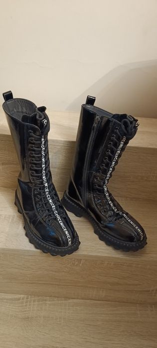 Сапоги детские лакированные.