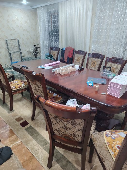 Стол со стулями, состояние хорошее, стулья 12 штук,, стол удлиняется