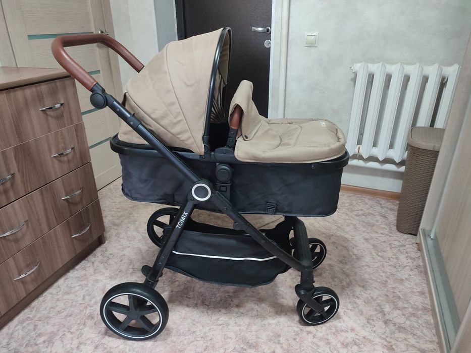 Продам коляску фирмы Тоmix состояние Новой, пользовались редко