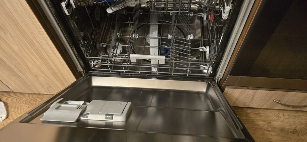 Съдомиялна Bauknecht, в момента все още се използва.