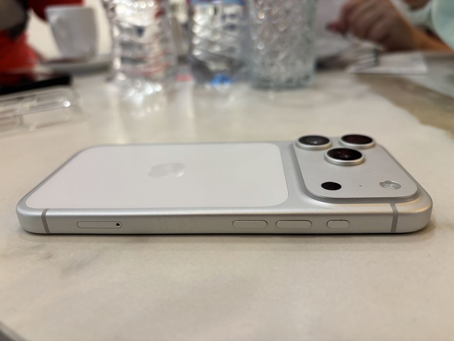 iPhone 17 PRO сив
