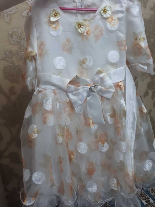 Продам платья и костюмчик