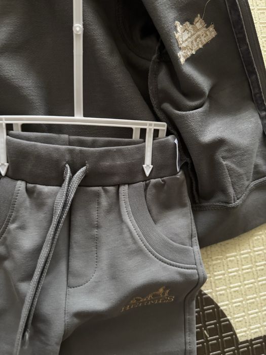 Абсолютно новый комплект ожежды для малыша