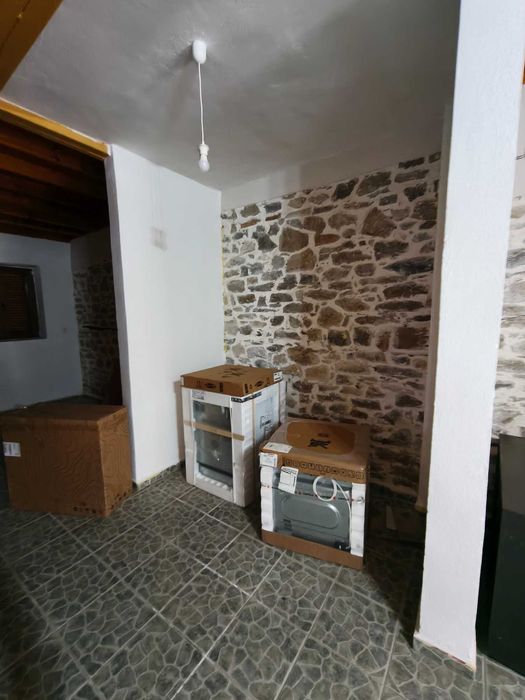Продава къща с РЗП 154 м2 и двор 127 м2 в Стара Врасна, Гърция