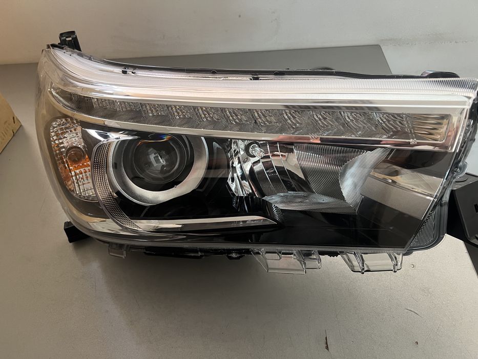 Far dreapta led Toyota hilux dupa 2017 Nou original