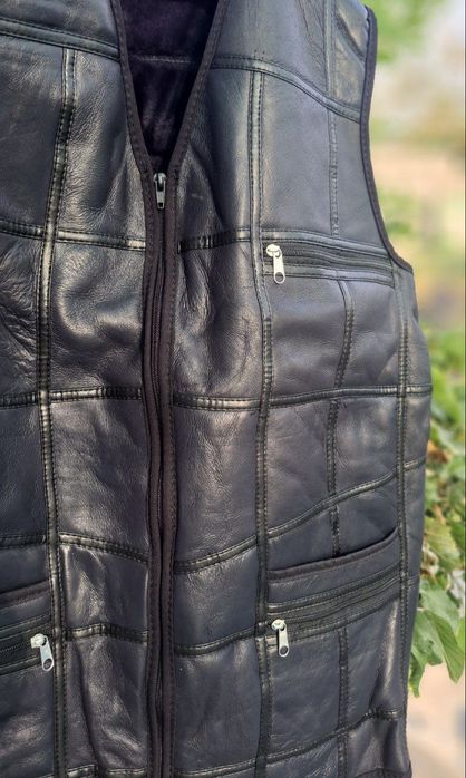 Жилеты из натуральной кожи и натурального меха.