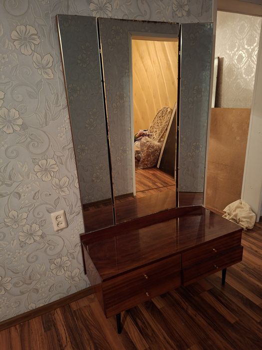 Продам шкаф и трельяж