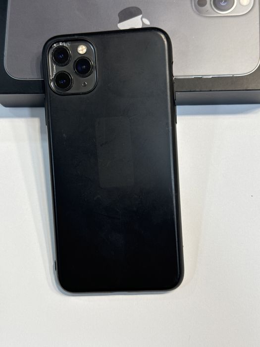 iPhone 11 PRO MAX • 256 GB • 100% Bateria