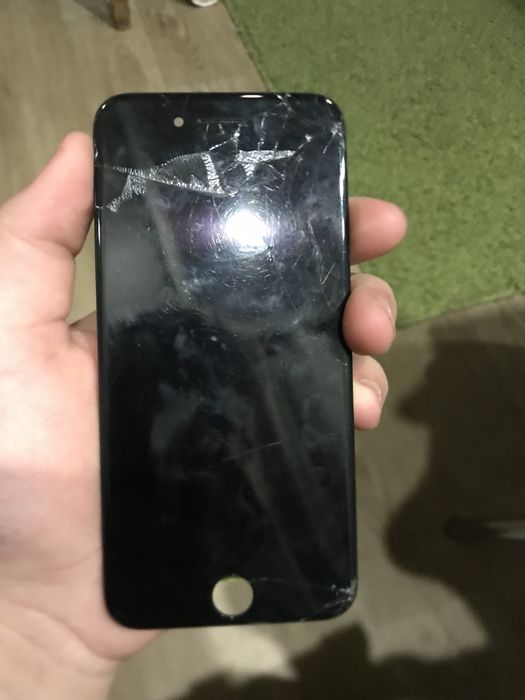 7 айфон, в рабочем состоянии