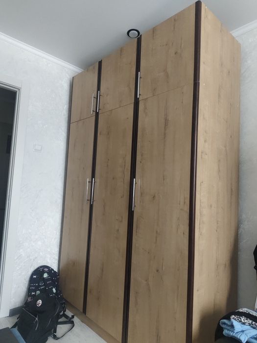 Продам шкаф вместительный