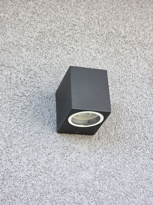 Vand 2 aplice de exterior fatada