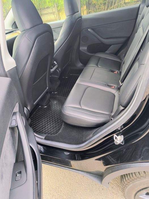 TESLA Model Y 2022 — imagine 4