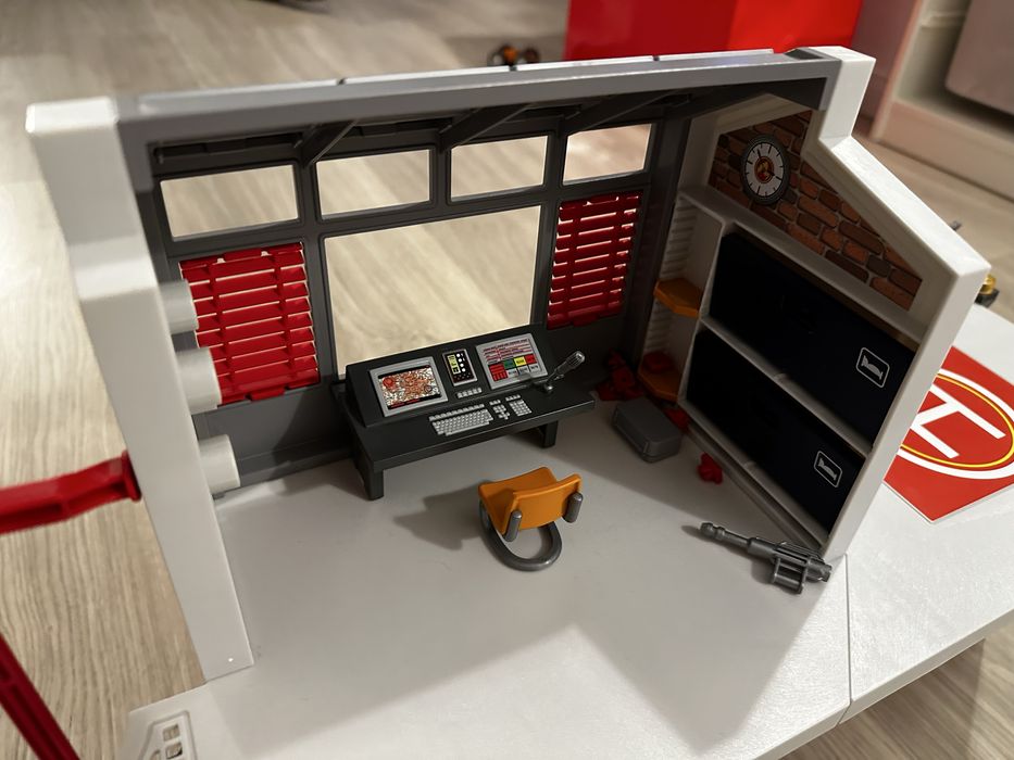 Stație de pompieri Playmobil + elicopter + figurine