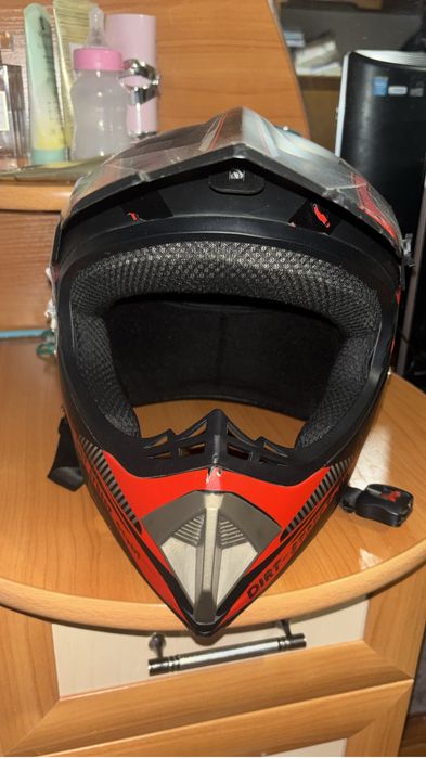 Шлем с перчаткой