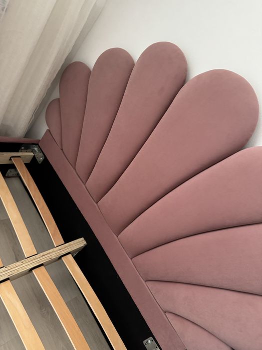 Vand pat tapitat roz