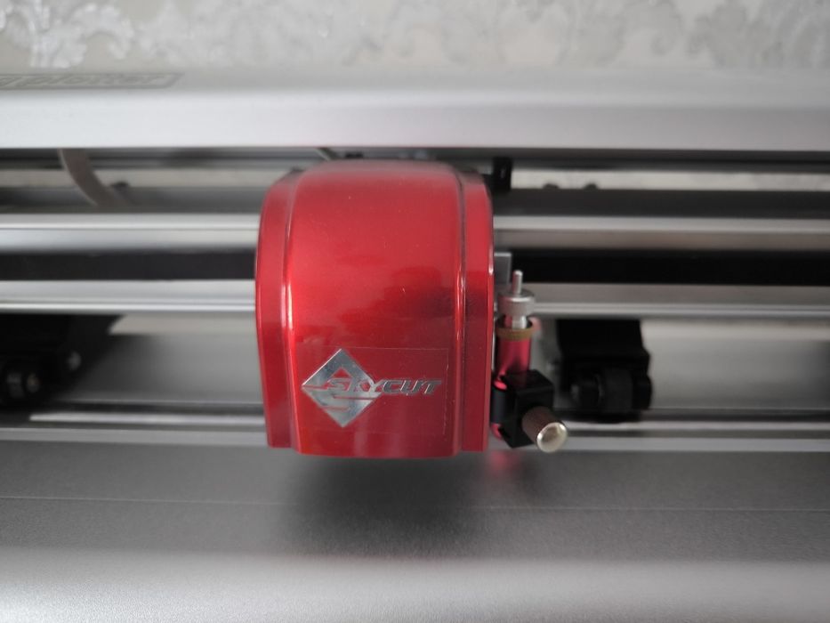 Продам резчик плоттер