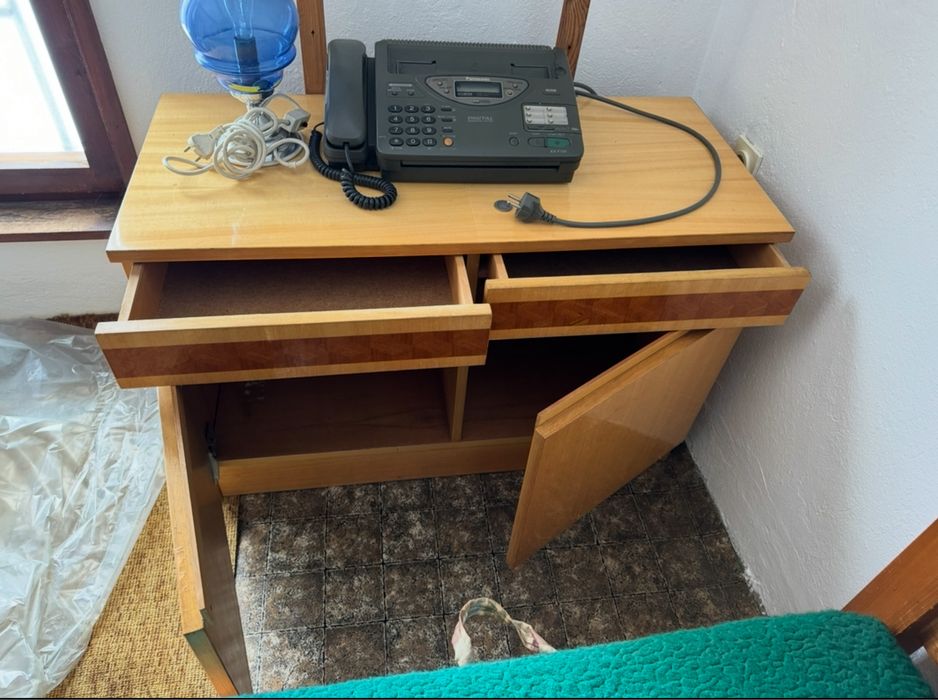 легла шкафчета и тоалетка, гардероб