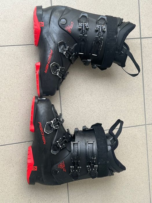 Vând clăpari de schi Fischer Cruzar 90.