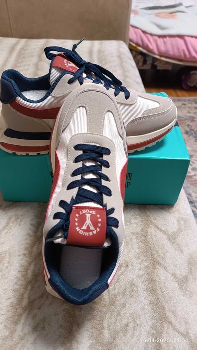 Продам кроссовки мужские. Новые