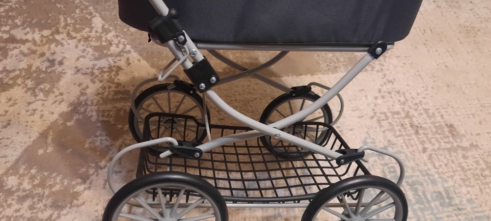 Коляска для кукол