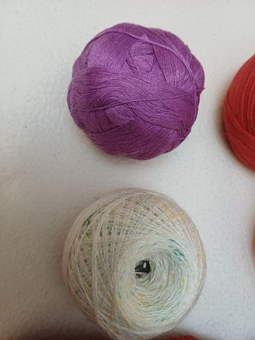 Macrame rosu si fire diverse
