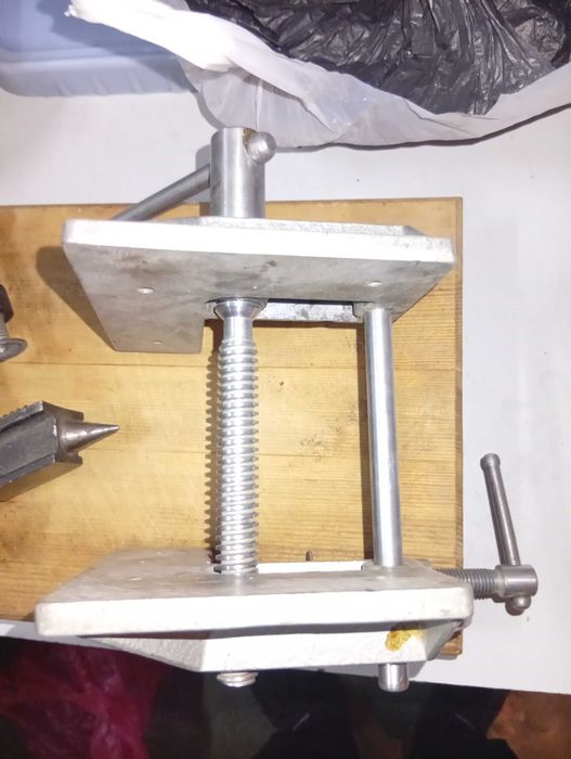 Продам тиски и струбцина