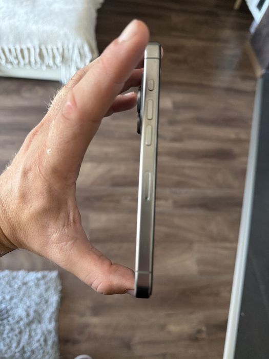 Продавам iphone 15 pro 128 gb silver