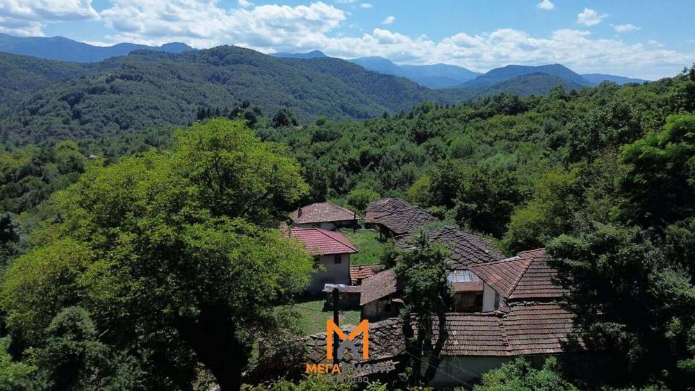 Продажба Къща гр. Севлиево - с. Селище 98m² и двор 983m²