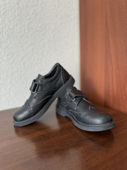 Кожаные туфли на мальчика.