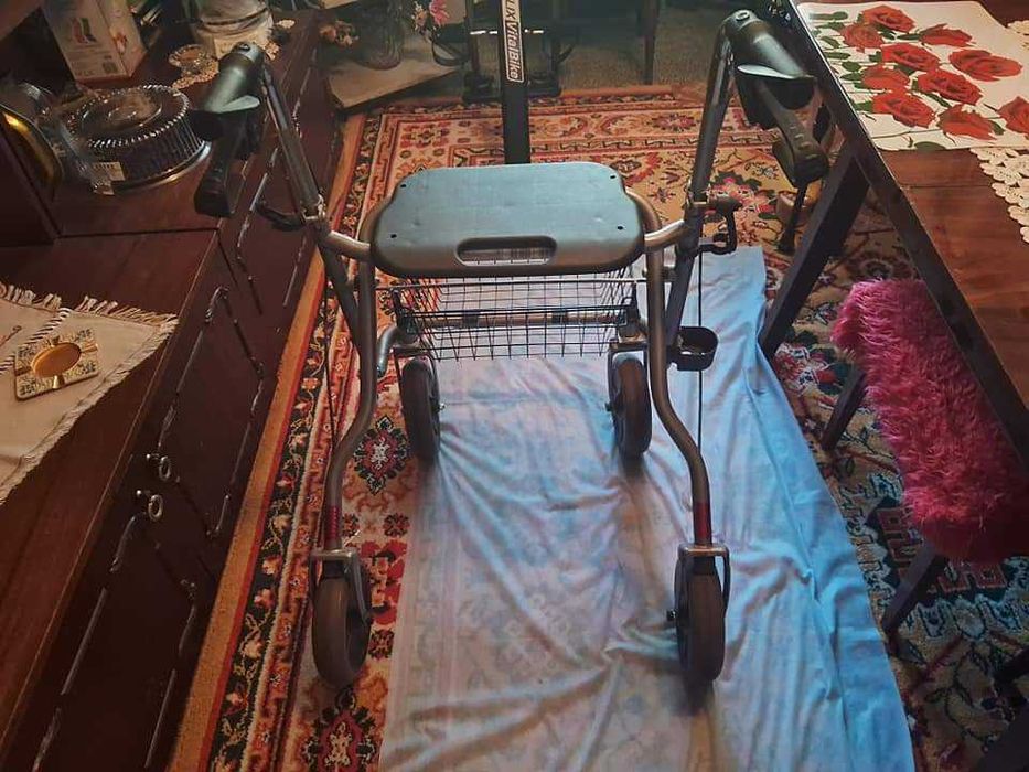 Продавам инвалидна количка