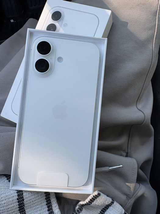 Vand iphone 17 nou