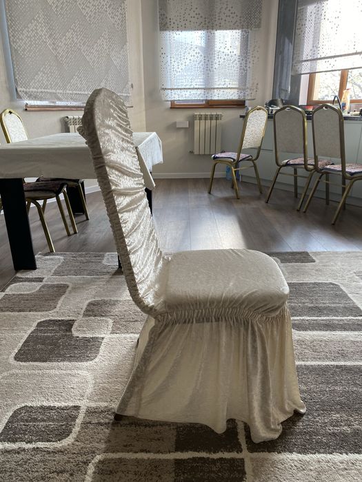 Продам кухонный стол с 12 стульями