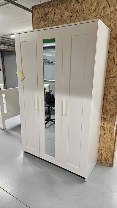 Трикрилен гардероб