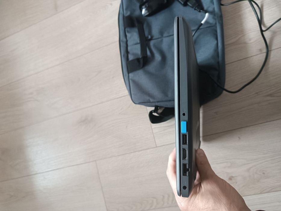 Laptop HP AMD Ryzen 3 + accesorii