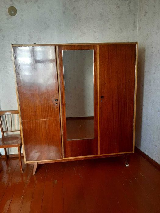 Продам шифоньер деревянный