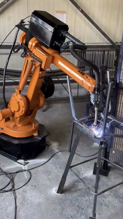 РОБОТ ЗА ЗАВАРЯВАНЕ, Заваръчен робот за метални изделия, MIG MAG TIG