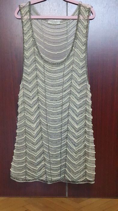 Rochie cu perle cusute manual Zara