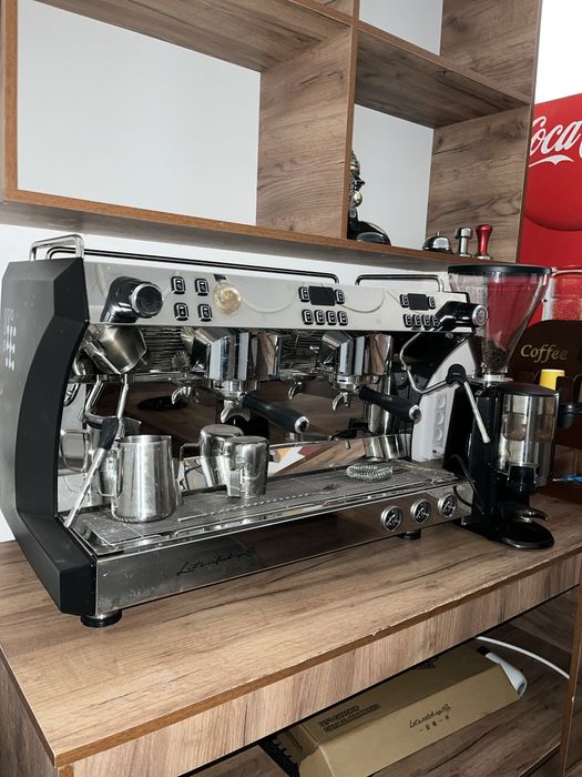 Кофемашина+ посуды в подарок