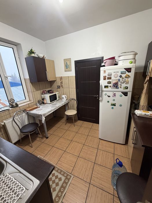 Apartament la casa, spatiu comercial si curte