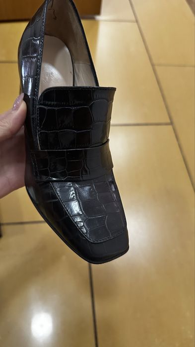 Продам женские кожаные туфли