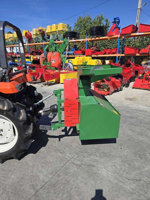Moara cereale atașat la tractor