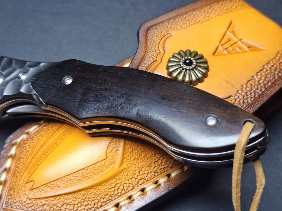 Сгъваем нож от дамаска стомана VG-10 и кожен калъф