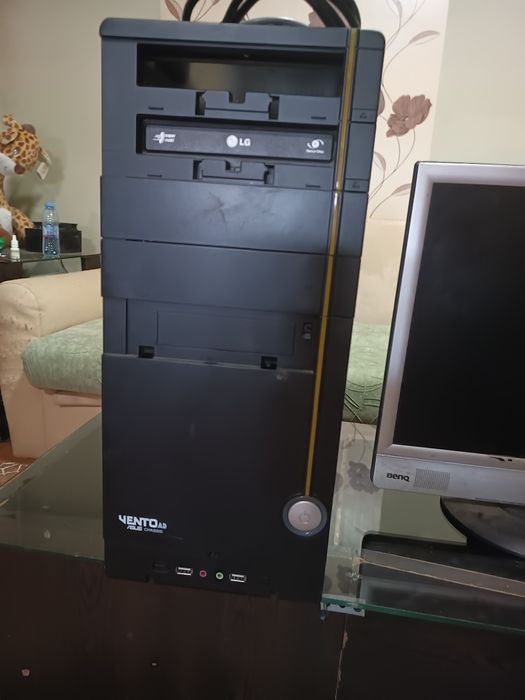 Компютър с монитор