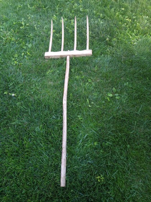 Вила за сено 3 и 4 рога.Сърпове.Роначка за царевица.