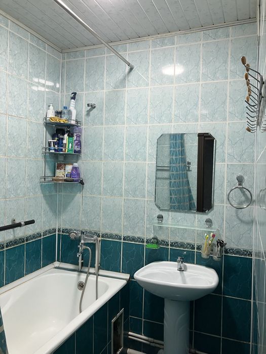 Продается 3/3/5 Сергели-4 балкон 2*6 хороший ремонт