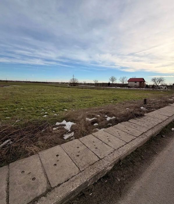 Teren intravilan 1800 mp - de vanzare