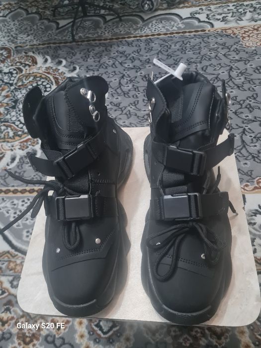 Обувь красовки..