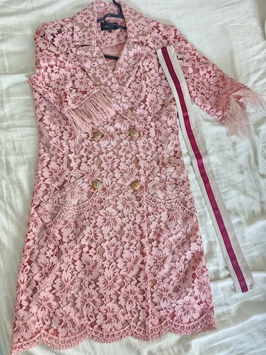 Розова рокля с щраусови пера Avin