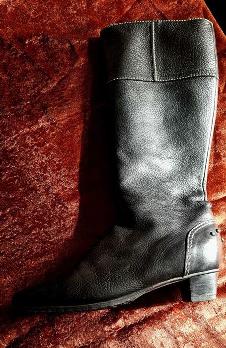 Сапоги женские  продаются