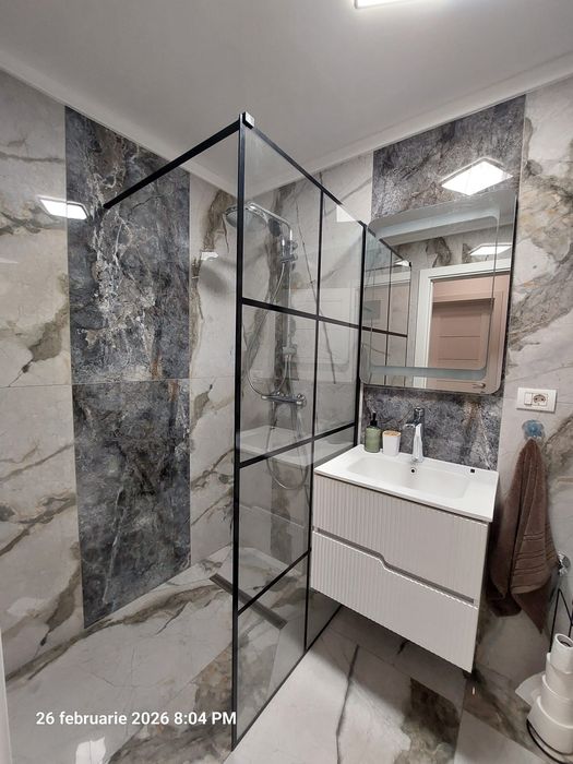 Închiriez jumătate de duplex